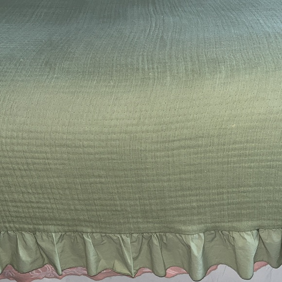 The Vermont Country Store Green Ruffle Hem Bedspread - Picture 3 of 6